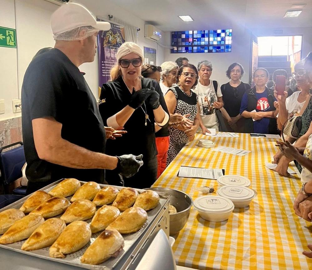 Capa da notícia: Oficinas de pastel unem aprendizado e acolhimento e já capacitaram mais de 150 pessoas